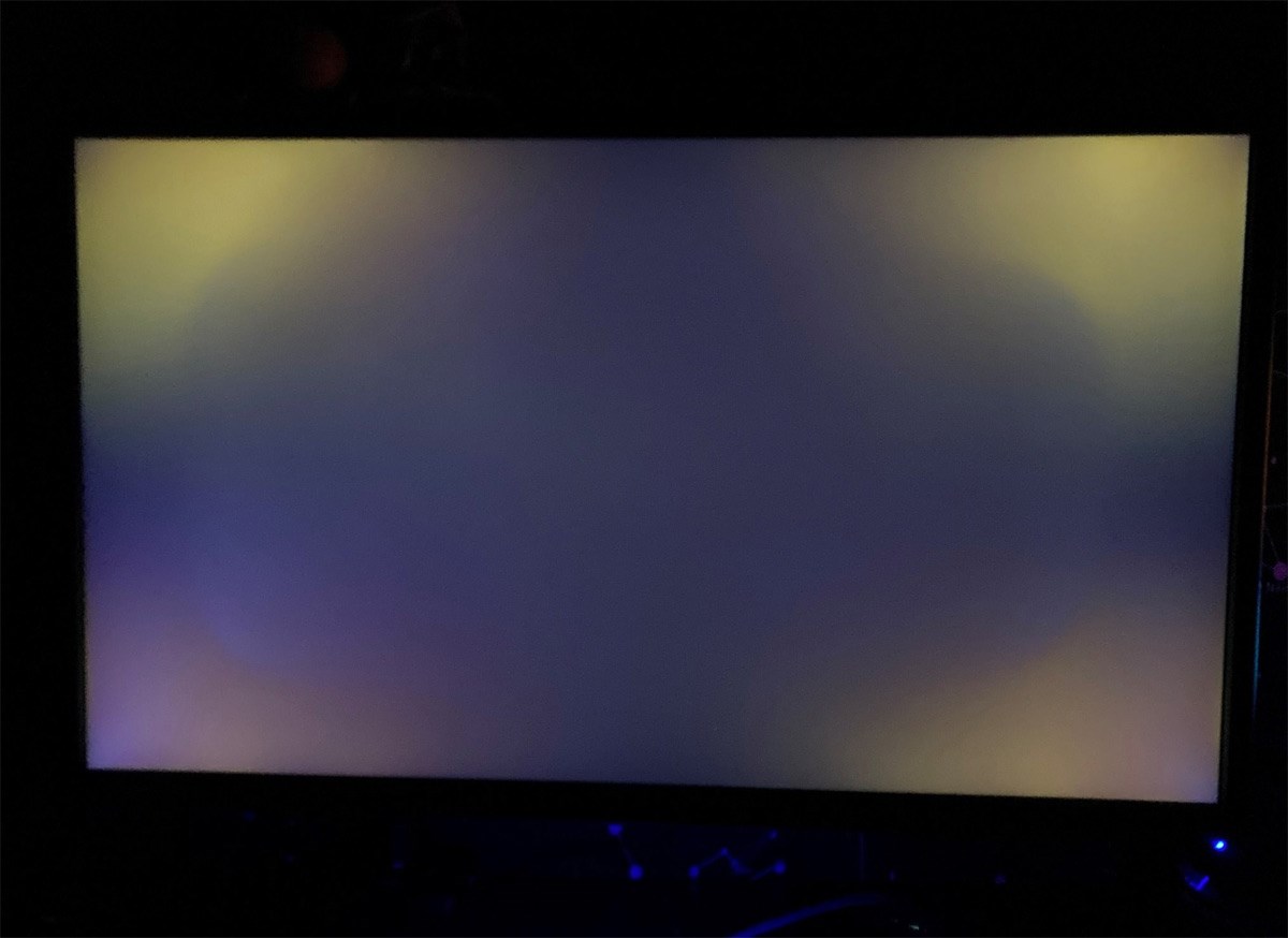 A monitor showing severe light bleed along each edge