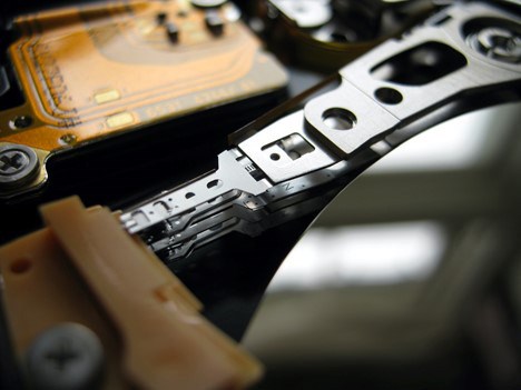 HDD Drives vs SSD Drives ? an image of the inner workings of a HDD