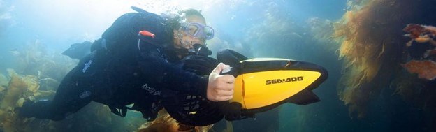 Sinclair/Daka Seadoo in use by a Scuba diver.